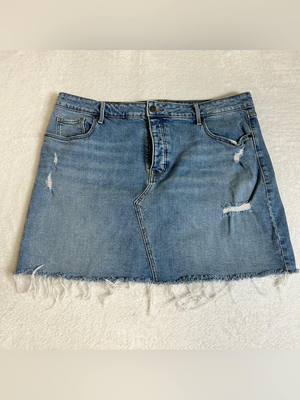 Old Navy Womens Skirt Size 18 Blue Denim Button Fly Frayed Ripped Pockets